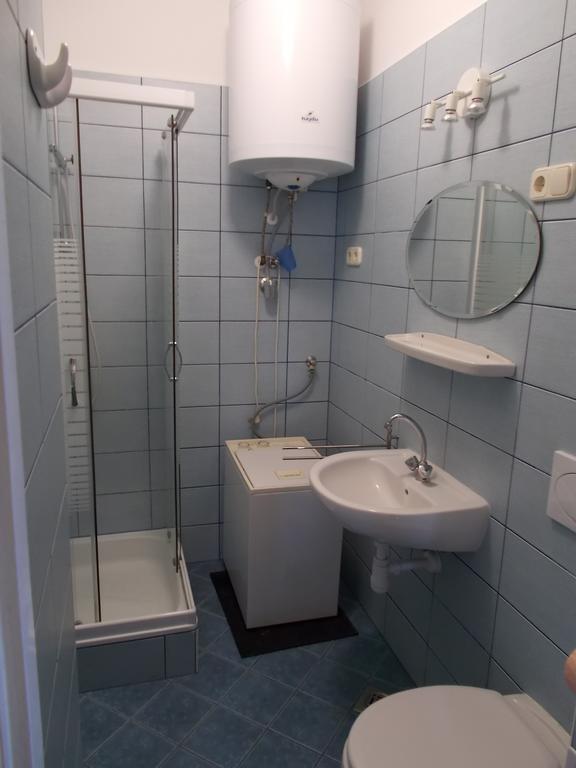 Liliom Apartments Balatonfuered Rum bild
